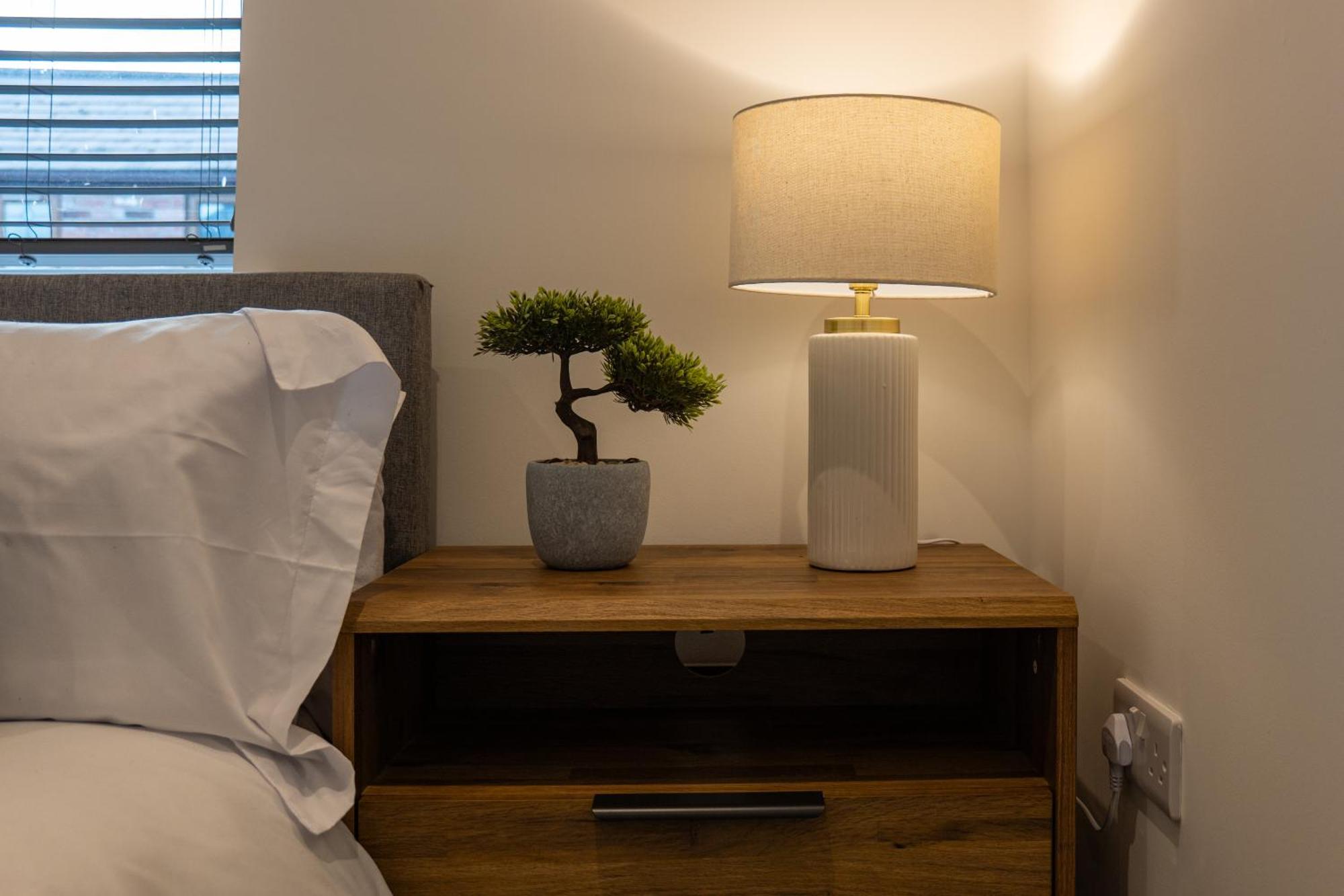 High End Apartment - Perfect For Contractors & Builders - Free Parking อิลเคสตัน ภายนอก รูปภาพ