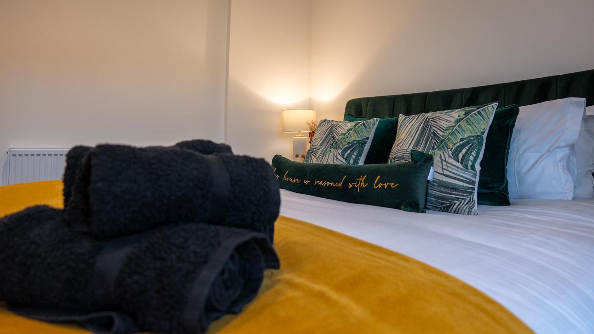 High End Apartment - Perfect For Contractors & Builders - Free Parking อิลเคสตัน ภายนอก รูปภาพ